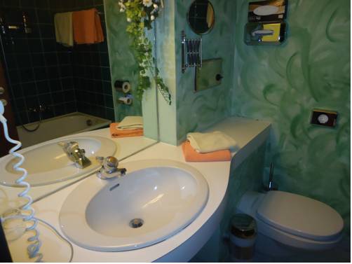 Imagen de la habitación del Hotel Enzian. Foto 14