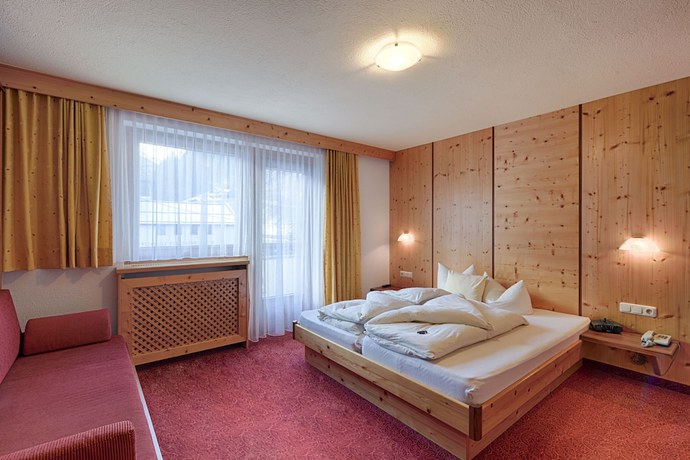 Imagen de la habitación del Hotel Enzian. Foto 3