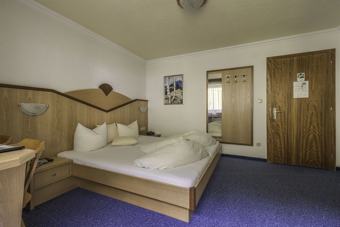 Imagen de la habitación del Hotel Enzian. Foto 15