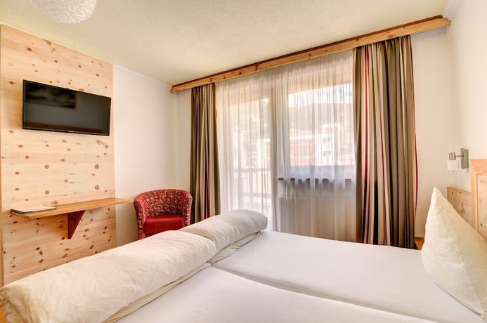 Imagen de la habitación del Hotel Enzian. Foto 17