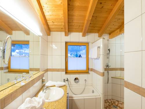 Imagen de la habitación del Hotel Enzian, LANDECK. Foto 3