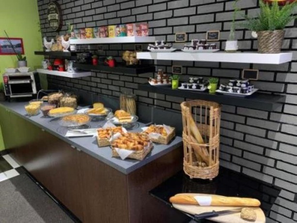 Imagen del bar/restaurante del Hotel Enzo Br&eacute;tigny. Foto 2