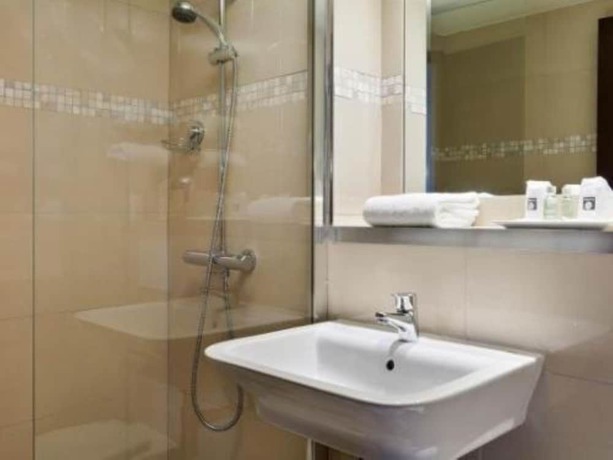 Imagen de la habitación del Hotel Enzo Br&eacute;tigny. Foto 15