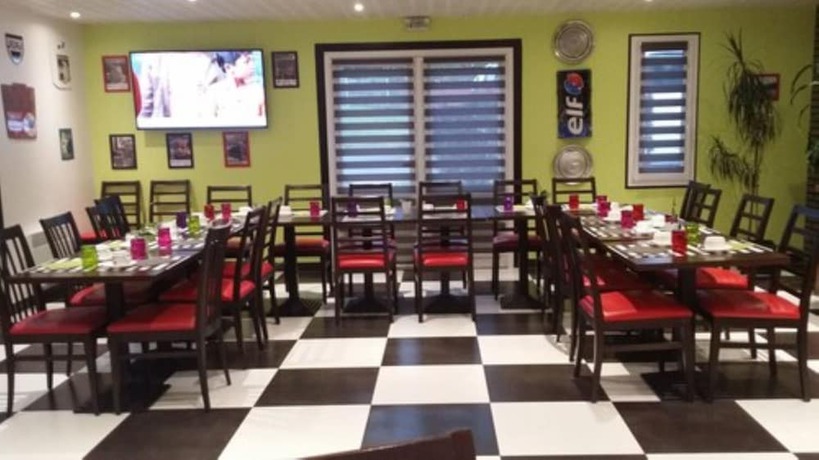 Imagen del bar/restaurante del Hotel Enzo Br&eacute;tigny. Foto 6