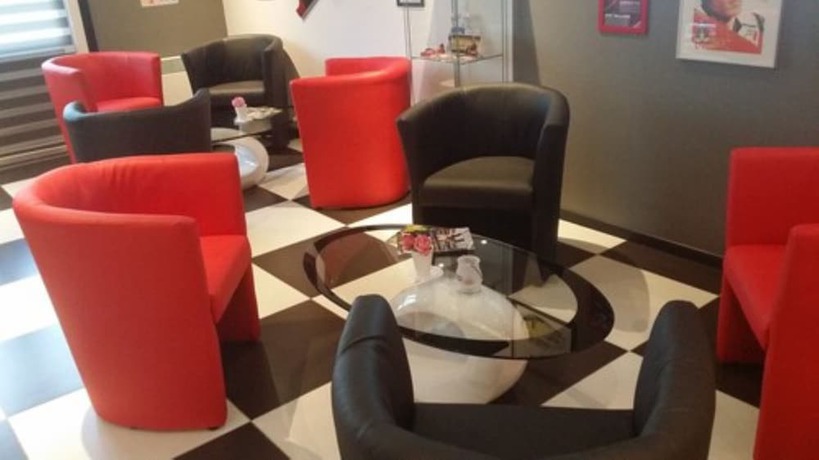Imagen del bar/restaurante del Hotel Enzo Br&eacute;tigny. Foto 10