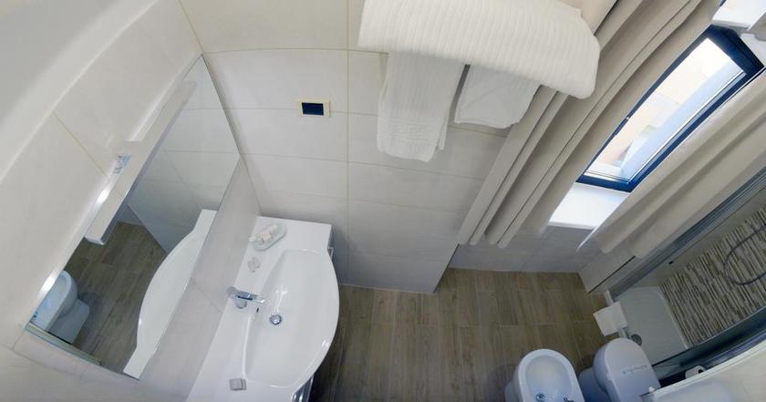 Imagen de la habitación del Hotel Enzo. Foto 5