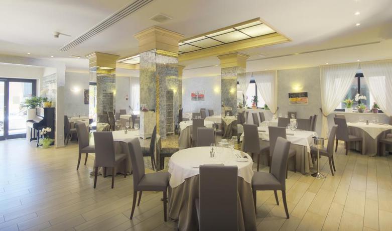 Imagen del bar/restaurante del Hotel Enzo. Foto 2