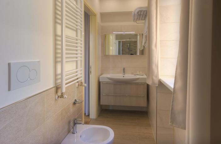 Imagen de la habitación del Hotel Enzo. Foto 11