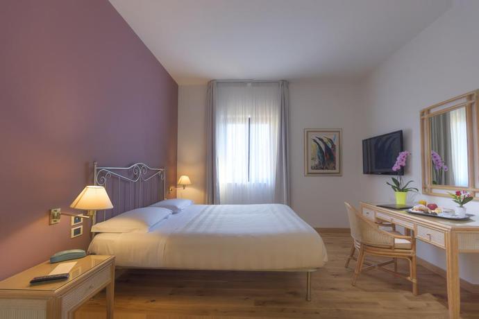 Imagen de la habitación del Hotel Enzo. Foto 12