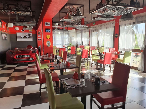 Imagen del bar/restaurante del Hotel Enzo Hotels Cannes Ecluse By Kyriad Direct. Foto 2