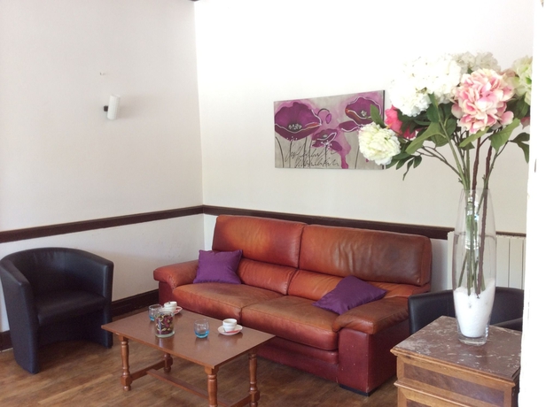 Imagen de los interiores del Hotel Enzo Hotels Contrex&eacute;ville. Foto 11