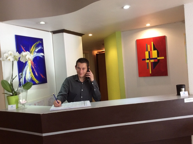 Imagen de los interiores del Hotel Enzo Hotels Contrex&eacute;ville. Foto 12