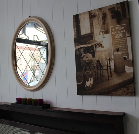 Imagen de los interiores del Hotel Enzo Hotels Contrex&eacute;ville. Foto 13