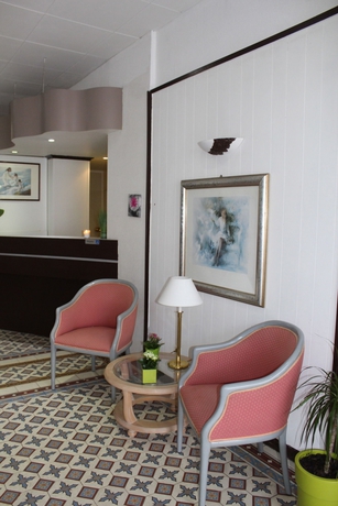 Imagen de los interiores del Hotel Enzo Hotels Contrex&eacute;ville. Foto 14