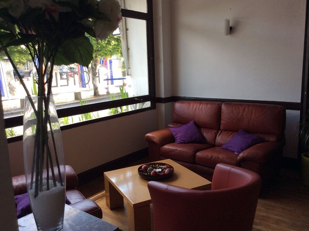 Imagen de los interiores del Hotel Enzo Hotels Contrex&eacute;ville. Foto 15