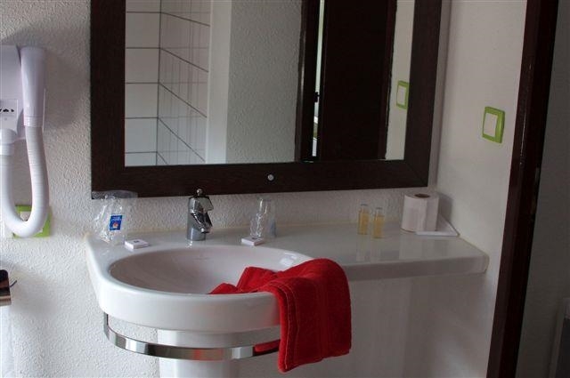 Imagen general del Hotel Enzo Hotels Pont-a-mousson By Kyriad Direct. Foto 3