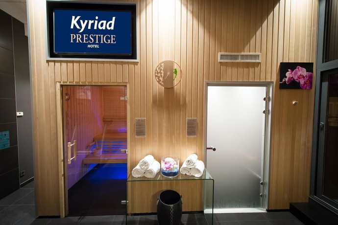 Imagen de la piscina del Hotel Enzo Hotels Thionville By Kyriad Direct. Foto 15