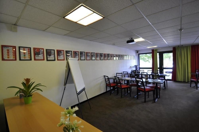 Imagen de los interiores del Hotel Enzo Hotels Vierzon By Kyriad Direct. Foto 12