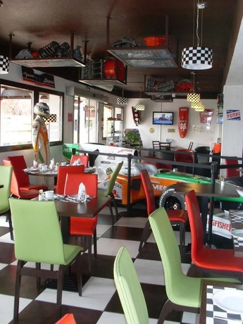 Imagen del bar/restaurante del Hotel Enzo Hotels Vierzon By Kyriad Direct. Foto 4