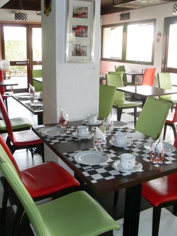 Imagen del bar/restaurante del Hotel Enzo Hotels Vierzon By Kyriad Direct. Foto 6