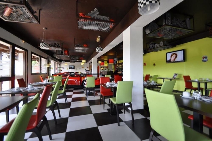 Imagen del bar/restaurante del Hotel Enzo Hotels Vierzon By Kyriad Direct. Foto 8