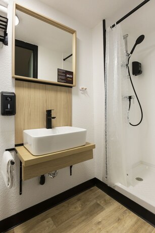 Imagen general del Hotel Enzos Chartres Mainvilliers By Kyriad Direct. Foto 3