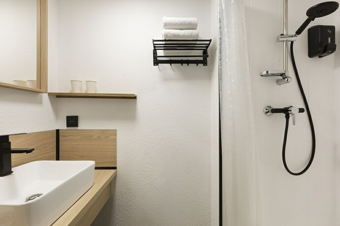 Imagen general del Hotel Enzos Chartres Mainvilliers By Kyriad Direct. Foto 7