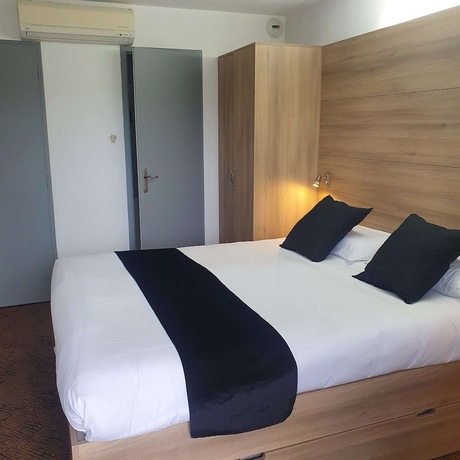 Imagen de la habitación del Hotel Enzos Loudeac By Kyriad Direct. Foto 10