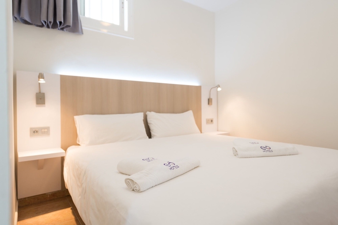 Imagen de la habitación del Hotel Eó Las Rosas. Foto 9