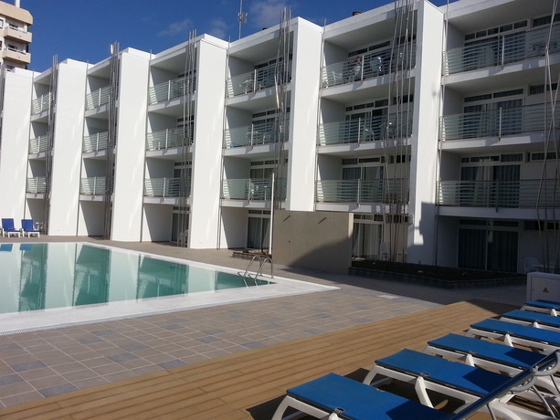 Imagen de la piscina del Hotel Eó Las Rosas. Foto 16