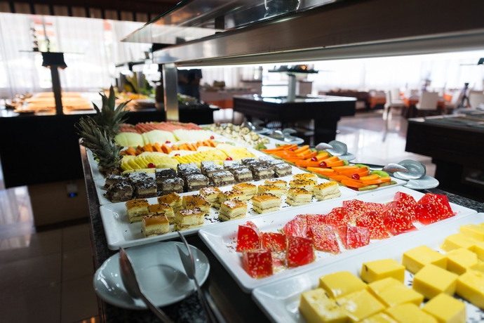 Imagen del bar/restaurante del Hotel Eó Suite Jardin Dorado. Foto 3