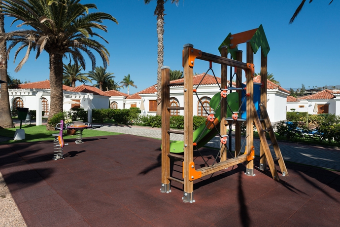 Imagen de los exteriores del Hotel Eó Suite Jardin Dorado. Foto 11