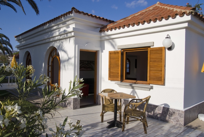 Imagen de los exteriores del Hotel Eó Suite Jardin Dorado. Foto 12