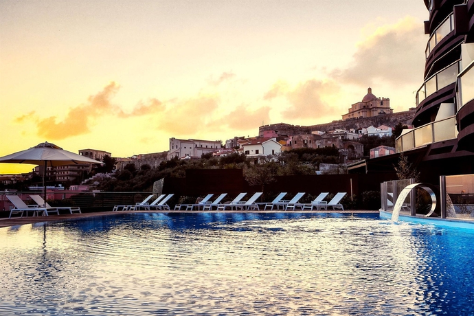 Imagen de la piscina del Hotel Eolian Milazzo. Foto 5