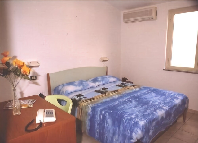 Imagen de la habitación del Hotel Eolo Capo Vaticano. Foto 5