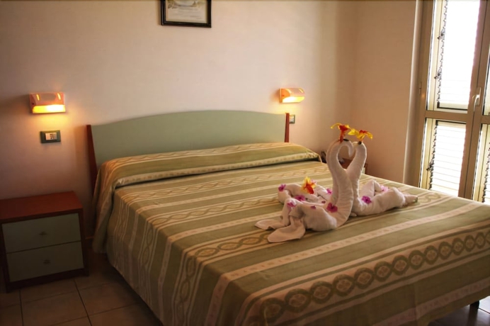 Imagen de la habitación del Hotel Eolo Capo Vaticano. Foto 9