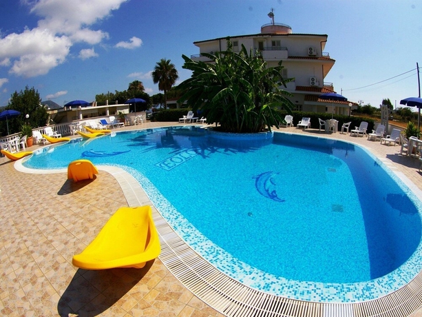 Imagen de la piscina del Hotel Eolo Capo Vaticano. Foto 17
