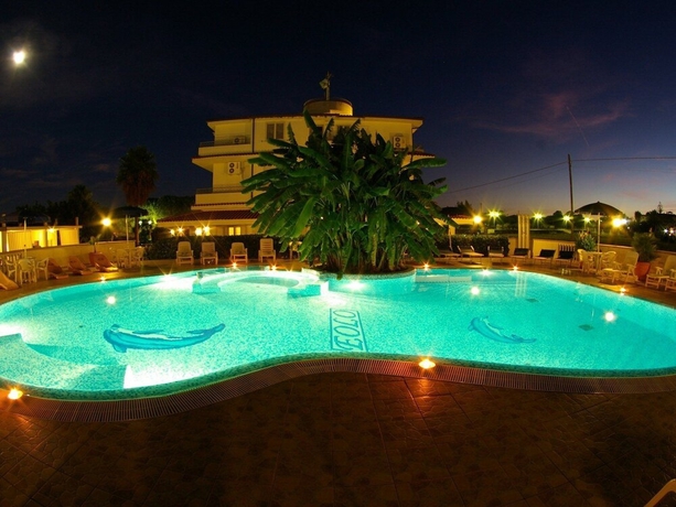 Imagen de la piscina del Hotel Eolo Capo Vaticano. Foto 19