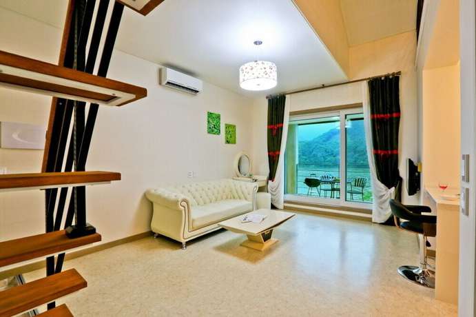 Imagen de la habitación del Hotel Eos Pension. Foto 2