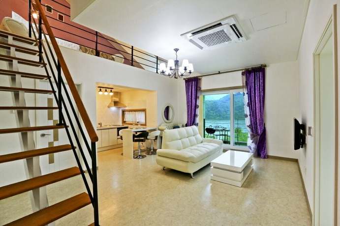 Imagen de la habitación del Hotel Eos Pension. Foto 6