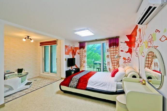 Imagen de la habitación del Hotel Eos Pension. Foto 7