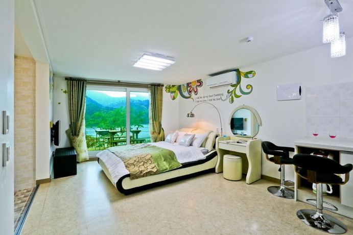 Imagen de la habitación del Hotel Eos Pension. Foto 8