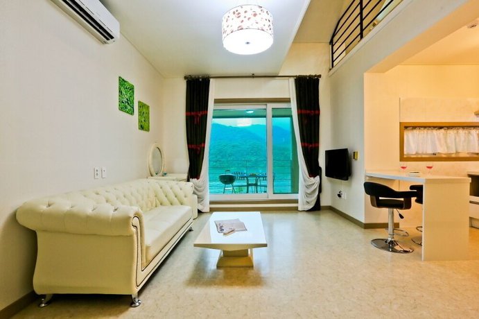 Imagen de la habitación del Hotel Eos Pension. Foto 9