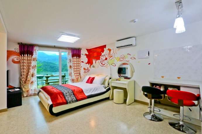 Imagen de la habitación del Hotel Eos Pension. Foto 17