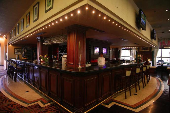 Imagen del bar/restaurante del Hotel Epic Villa Mercedes. Foto 2