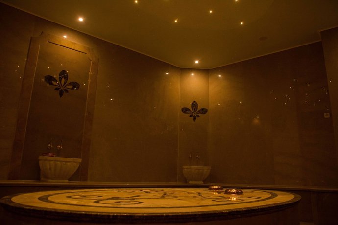 Imagen de la piscina del Hotel Epidamn. Foto 18