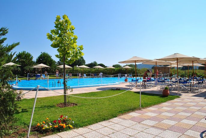 Imagen de la piscina del Hotel Epihotel Odysseas. Foto 16