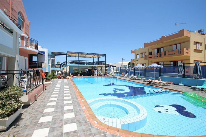 Imagen de la piscina del Hotel Epis. Foto 5