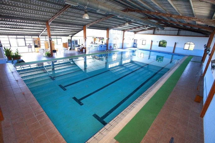 Imagen de la piscina del Hotel Episkopiana. Foto 15