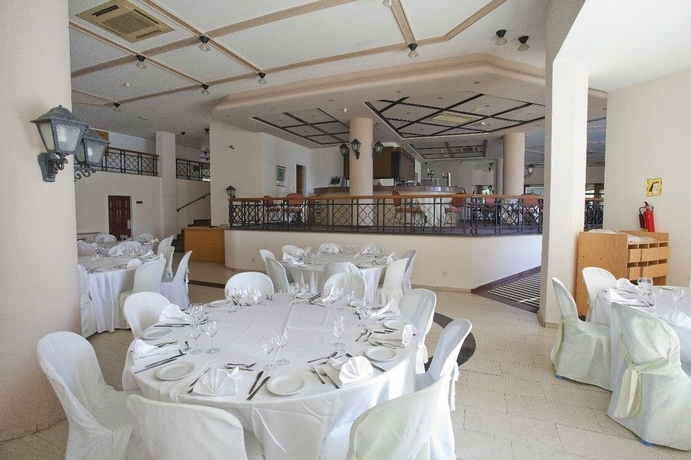 Imagen del bar/restaurante del Hotel Episkopiana. Foto 4